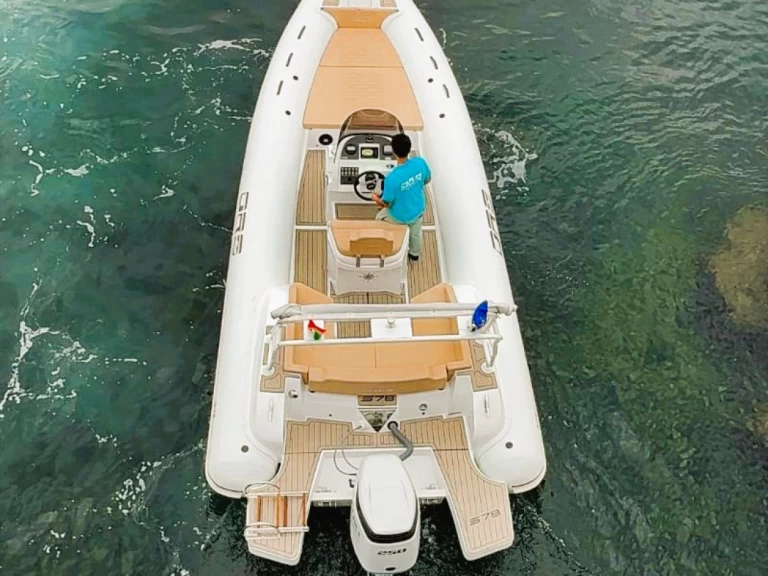 Wynajem Łódż półsztywna Oromarine z patentem 