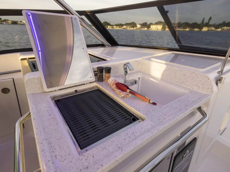 Wynajem Motorówka Aquila z patentem 