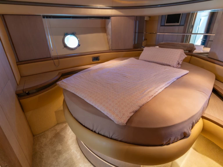 Azimut Azimut 50 Fly między profesjonalistami a osobami prywatnymi w Porec