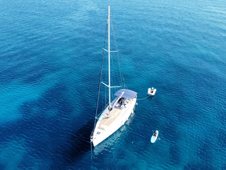 Wynajem Żaglowiec w Naxos Port - Jeanneau Sun Odyssey 494