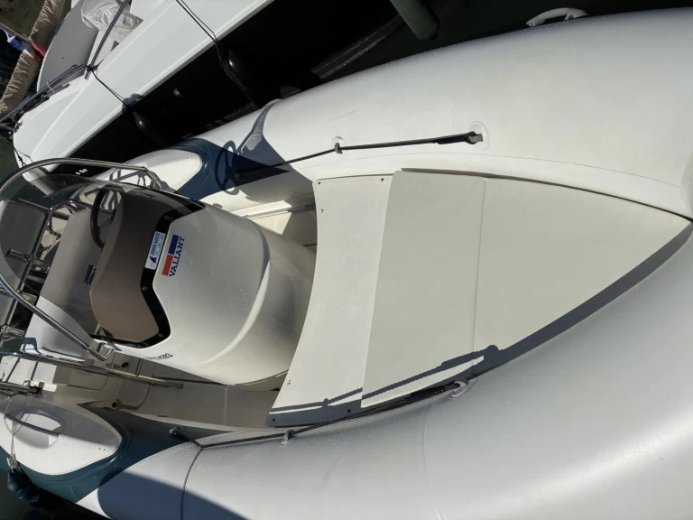 Wynajmij Łódż półsztywna z lub bez skippera Valiant w Le Pouliguen