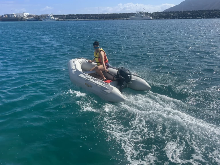 Łódż półsztywna do wynajmu w Caleta de Sebo w najlepszej cenie