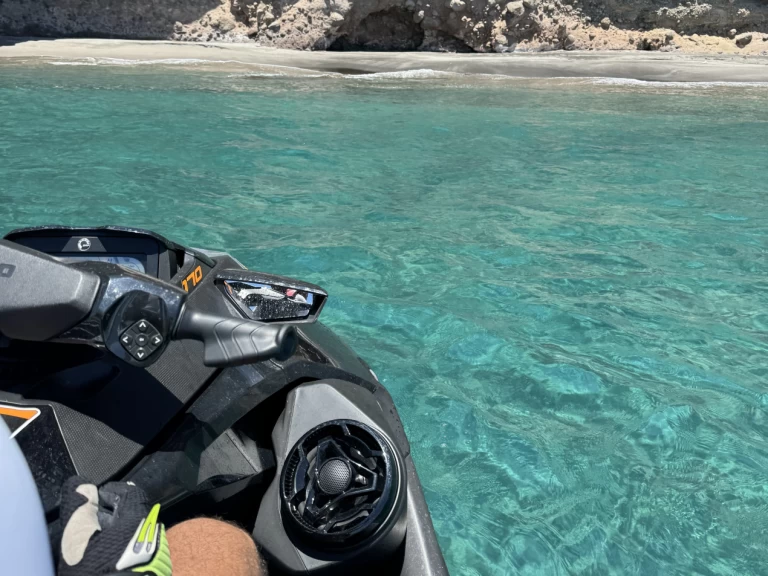 Sea-Doo GTX 170 między profesjonalistami a osobami prywatnymi w Fort-de-France