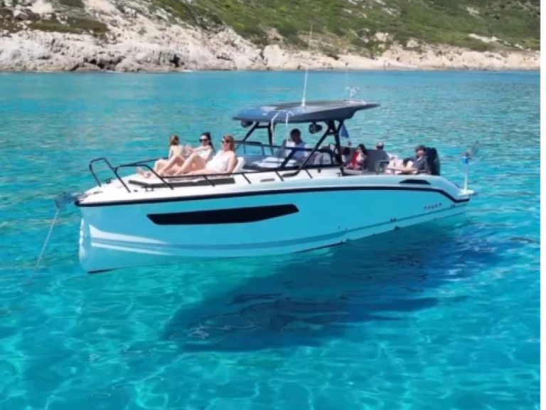 Navan S30 między profesjonalistami a osobami prywatnymi w Nicea