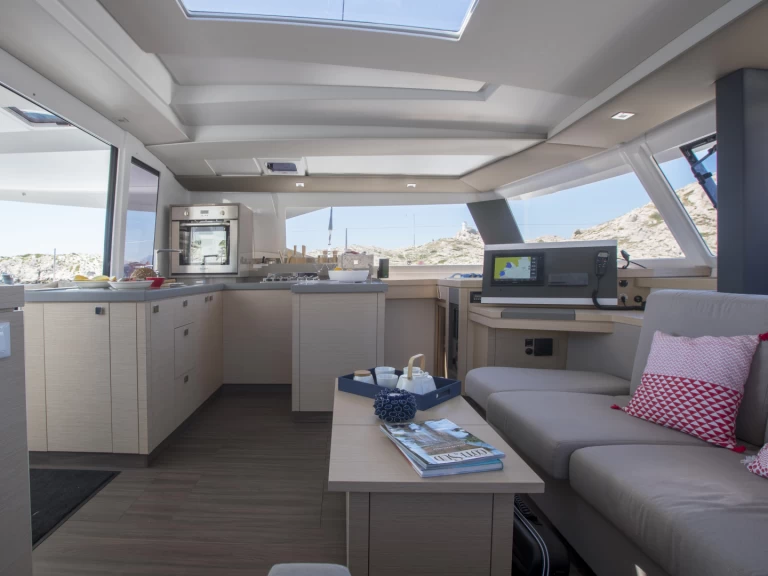 Wynajem łodzi Fountaine Pajot Astrea 42 w Marsylia na SamBoat 