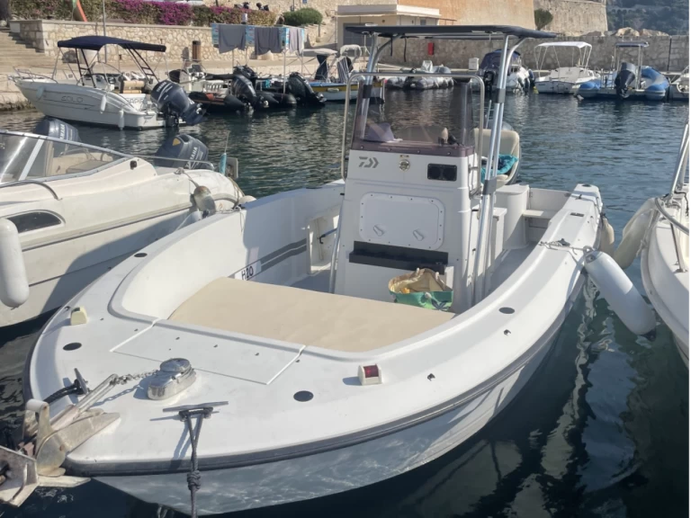 Wynajmij Motorówka z lub bez skippera Four Winns w Mandelieu-la-Napoule