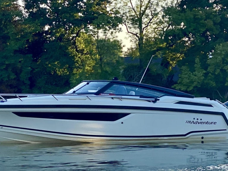 Motorówka do wynajmu w Paris w najlepszej cenie