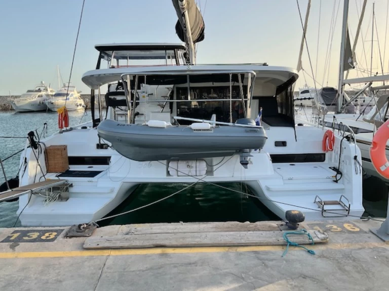 Wynajmij Lagoon Lagoon 42 w Alimos