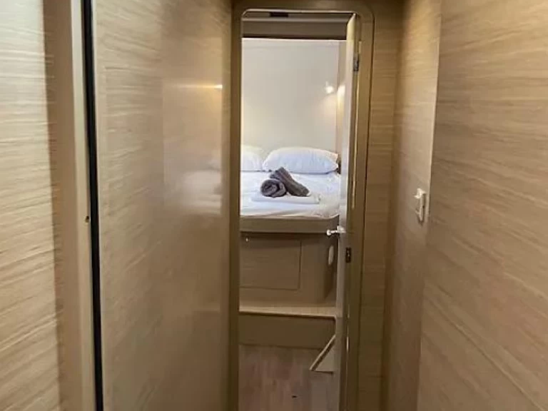 Wynajmij Lagoon Lagoon 42 w Alimos