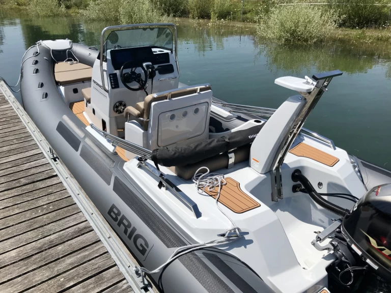 Wynajem Łódż półsztywna Brig z patentem 