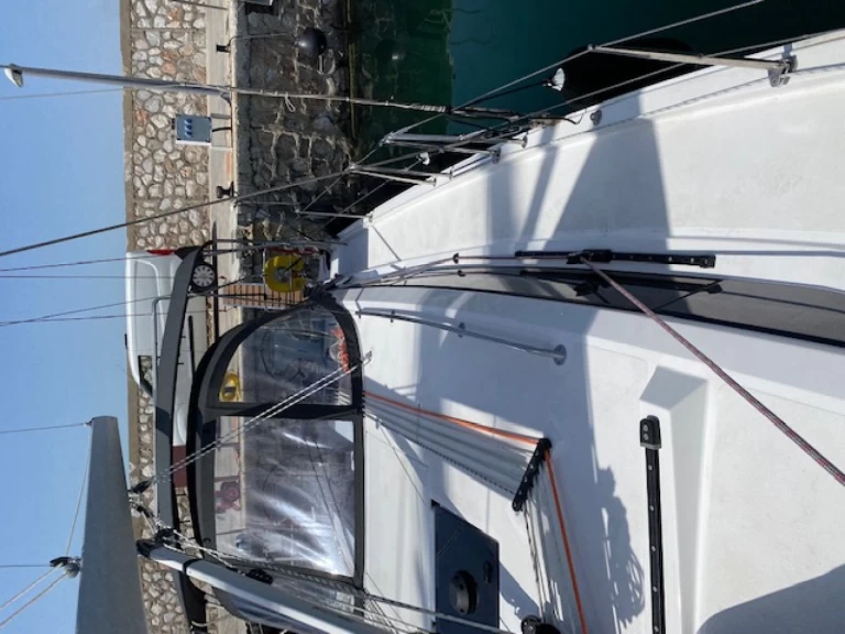 Bavaria Bavaria C42 między profesjonalistami a osobami prywatnymi w Alimos