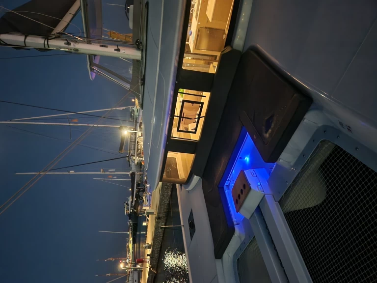 Lagoon Lagoon 46 między profesjonalistami a osobami prywatnymi w Alimos