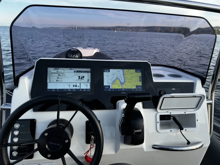 Łódż półsztywna do wynajmu w Kreuzlingen w najlepszej cenie