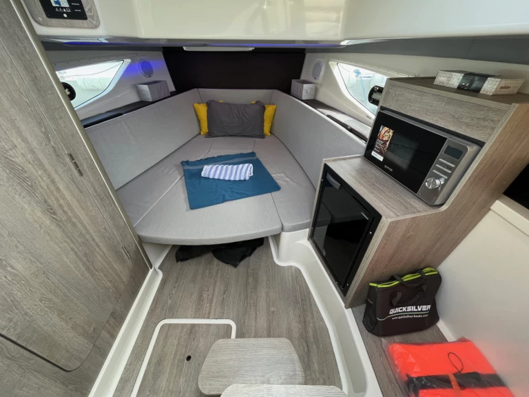 Motorówka do wynajmu w Ibiza Town w najlepszej cenie