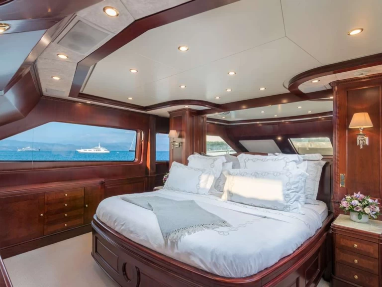 Luksusowy jacht do wynajmu w Santo Stefano al Mare w najlepszej cenie