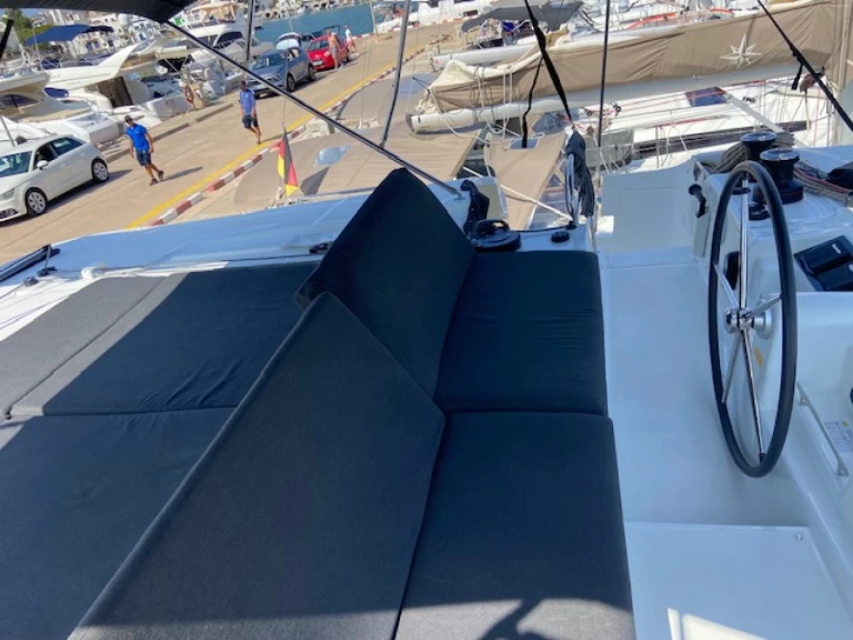 Lagoon Lagoon 46 między profesjonalistami a osobami prywatnymi w Le Marin