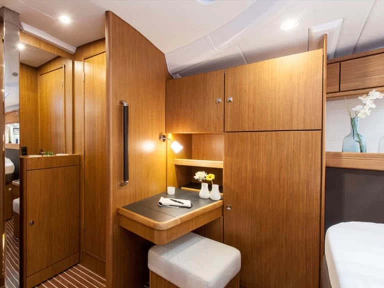 Wynajmij Żaglowiec z lub bez skippera Bavaria w Lavrio