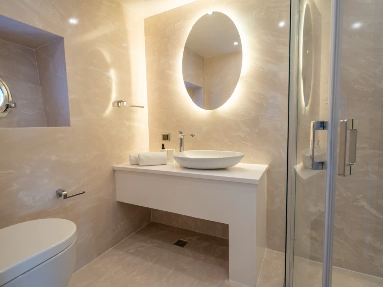 Wynajem Luksusowy jacht  z patentem 