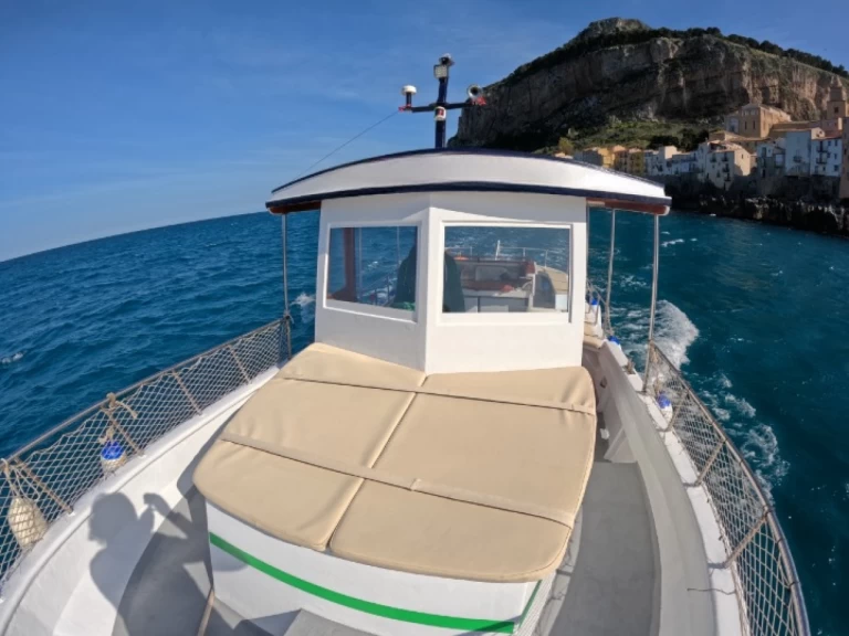 Custom Barca a motore  między profesjonalistami a osobami prywatnymi w Cefalù