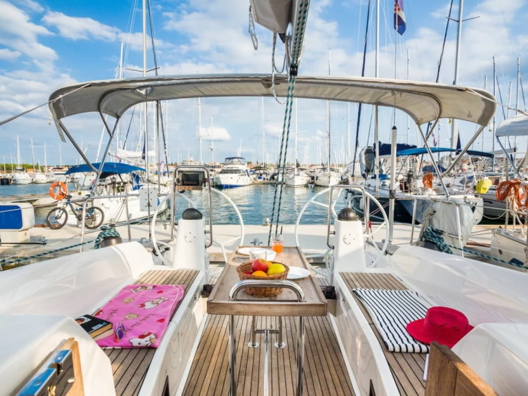 Wynajem Żaglowiec Bavaria z patentem 