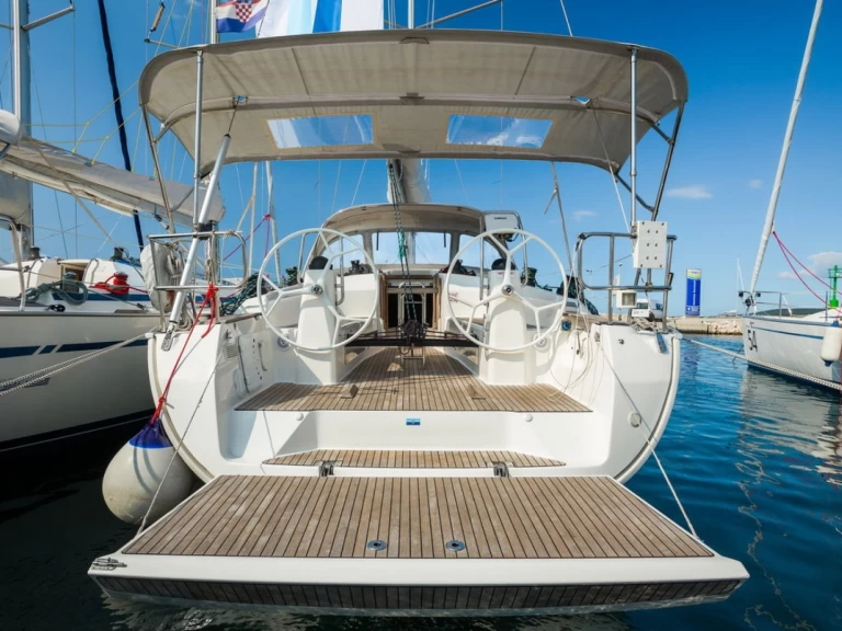 Bavaria 40s między profesjonalistami a osobami prywatnymi w Sesimbra (Santiago)