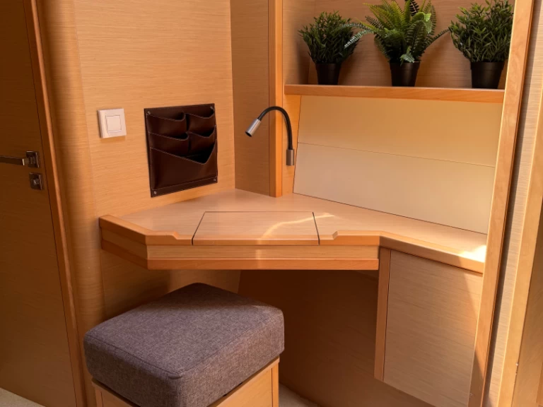 Wynajmij Katamaran z lub bez skippera Lagoon w Rogoznica