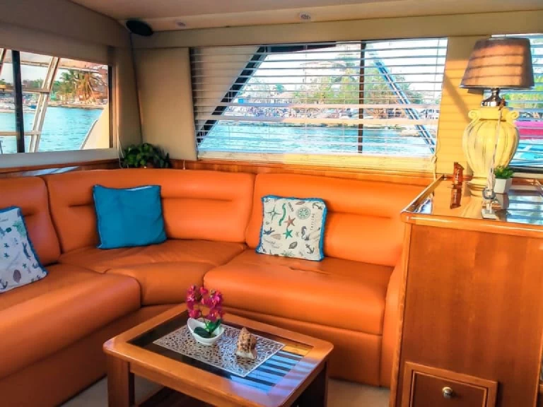 Wynajem Motorówka Riviera z patentem 