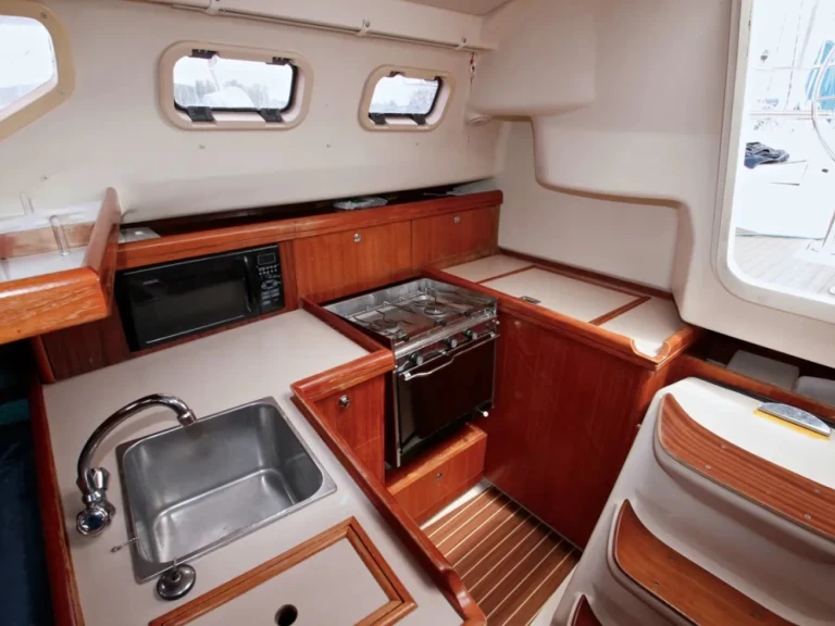 Hunter Hunter 320 między profesjonalistami a osobami prywatnymi w Castellammare del Golfo