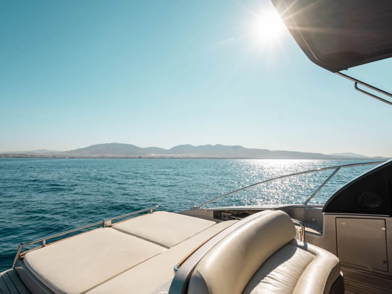 Wynajmij Luksusowy jacht z lub bez skippera Riva w Limáni Lavríou