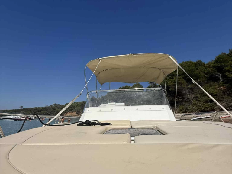 Wynajem Motorówka Pacific Craft z patentem 