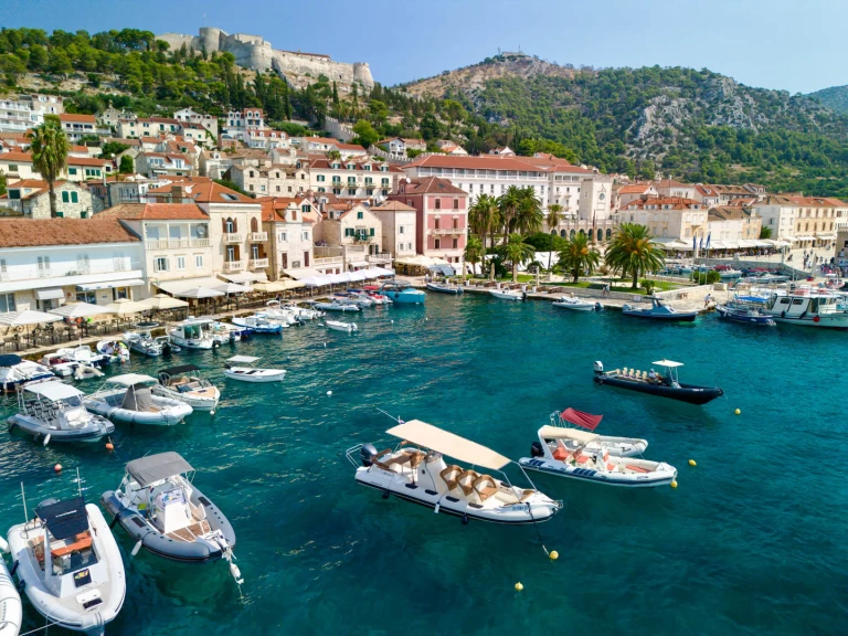 Wynajem łodzi Split tanio 850 Luxury