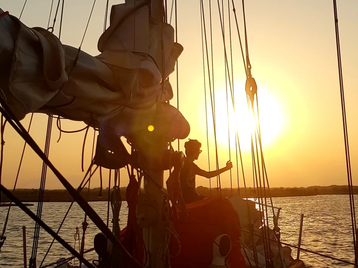 Wynajem Żaglowiec w Badia de Roses - Aluminium AG4MC Consolation 37