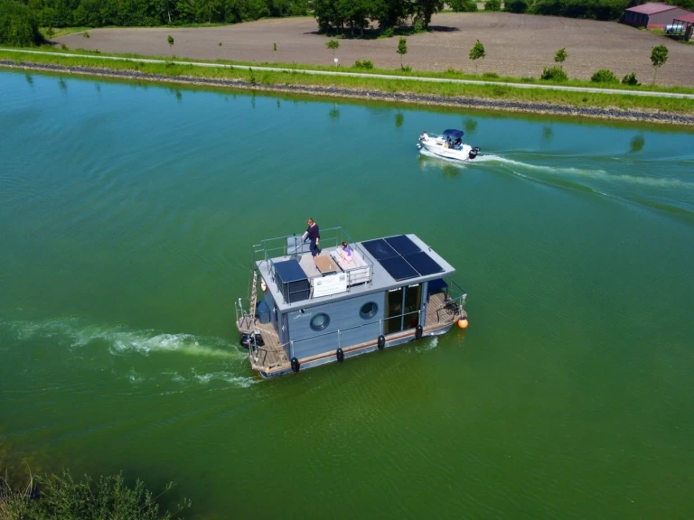 La Mare Apartboot między profesjonalistami a osobami prywatnymi w Buchholz City