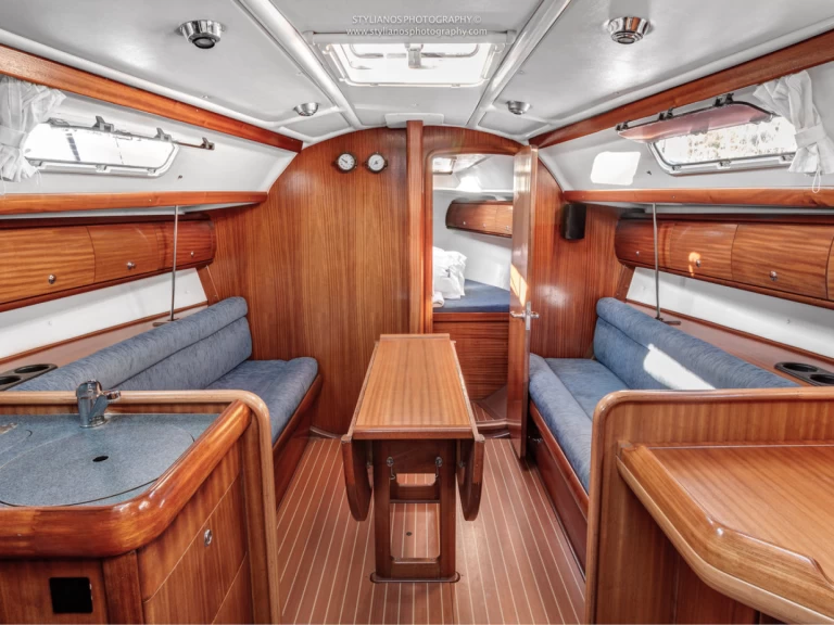 Bavaria Bavaria 32 między profesjonalistami a osobami prywatnymi w Gouvia