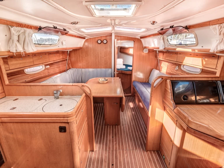 Wynajem Żaglowiec Bavaria z patentem 