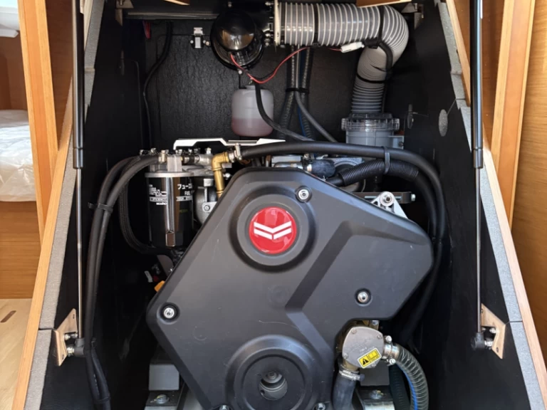 Jeanneau Sun Odyssey 380 między profesjonalistami a osobami prywatnymi w Porto di Salerno