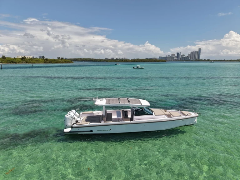 Axopar Axopar 37 Sun-Top między profesjonalistami a osobami prywatnymi w Miami