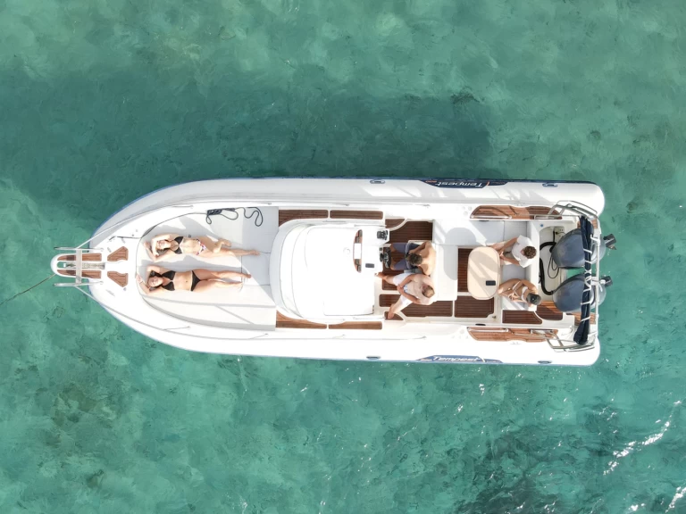 Wynajem Łódż półsztywna w Porto-Vecchio - Capelli Tempest 900 WA