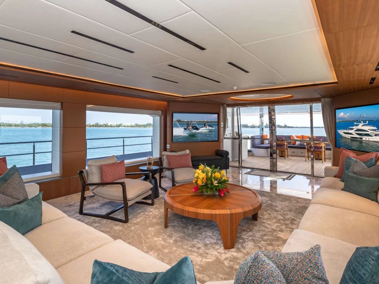 Wynajmij Gulf Craft - Majesty Yachts RISING DAWN w San Diego