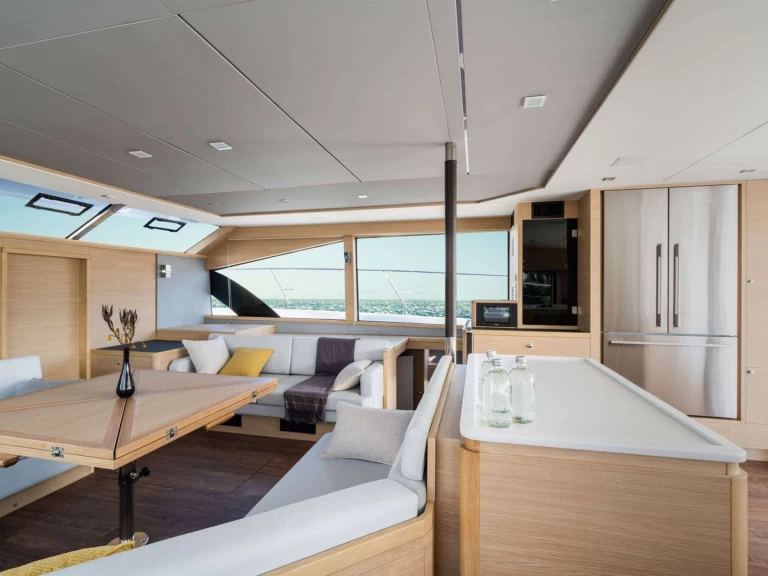 Aquila Mary's Grace między profesjonalistami a osobami prywatnymi w Preveza