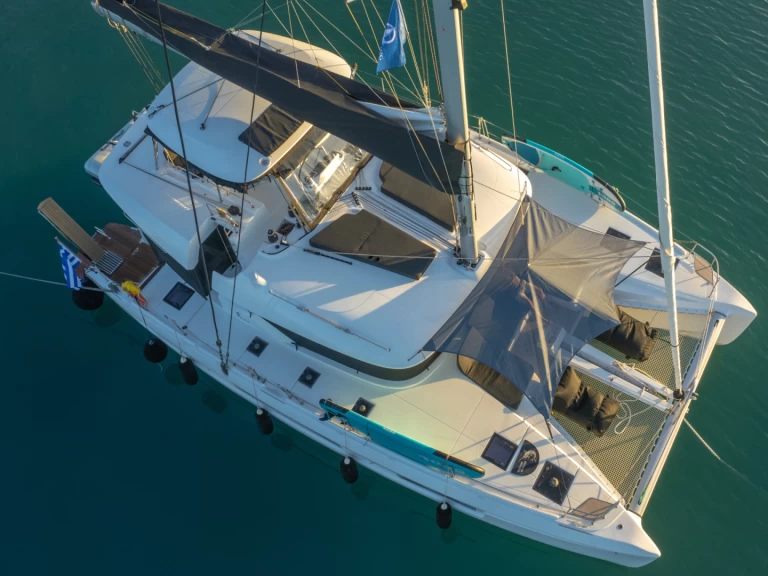 Wynajmij Katamaran z lub bez skippera Lagoon w Alimos