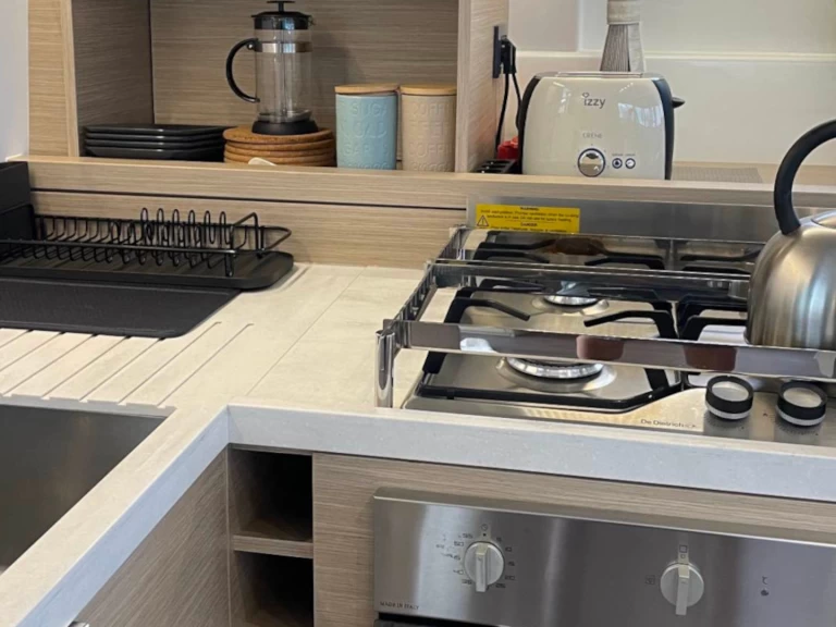 Wynajem Katamaran Lagoon z patentem 