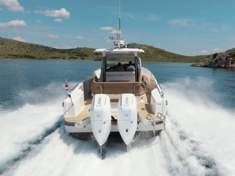 Wynajem Motorówka Nimbus z patentem 