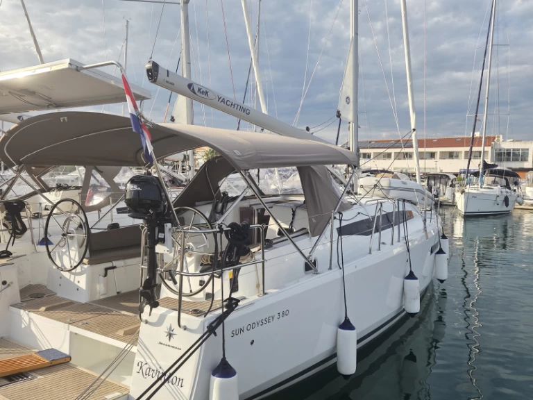 Wynajmij Jeanneau Sun Odyssey 380 w Pirovac