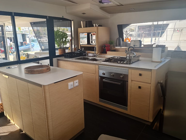 Wynajmij Fountaine Pajot Aura 51 w Preveza