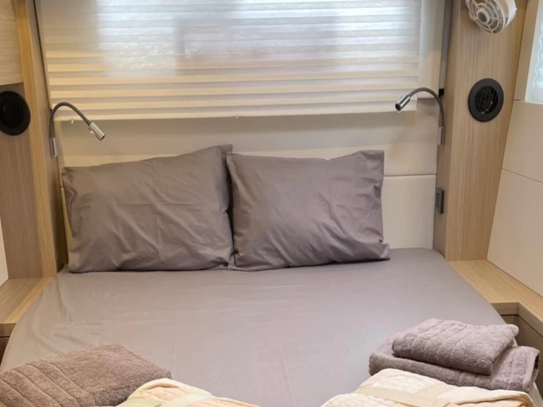 Wynajmij Lagoon Lagoon 51 w Alimos