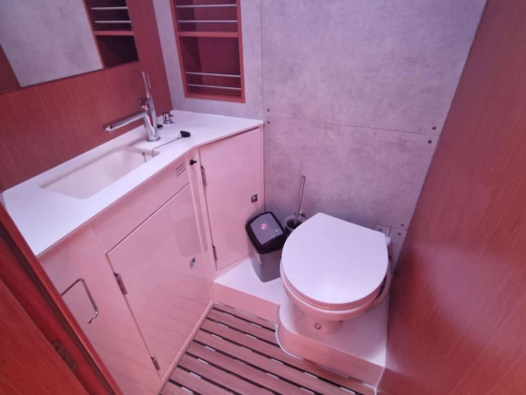 Bavaria Bavaria C42 między profesjonalistami a osobami prywatnymi w Preveza