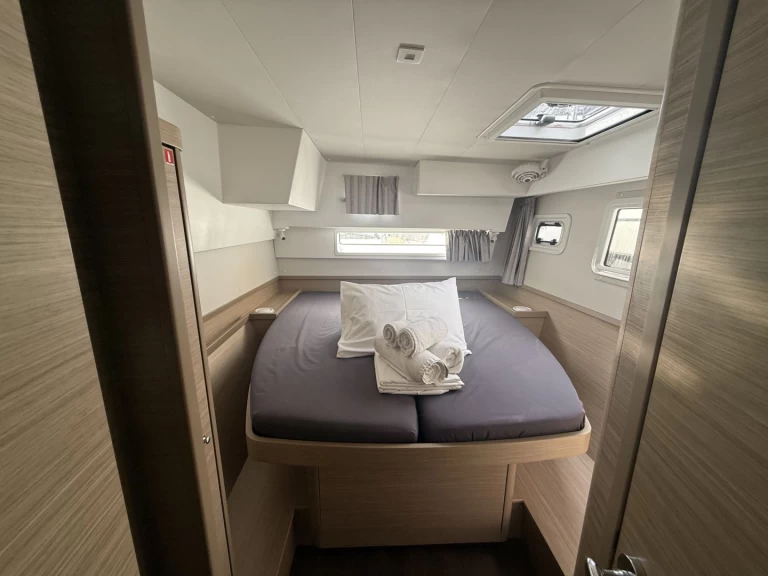 Wynajem Katamaran Lagoon z patentem 