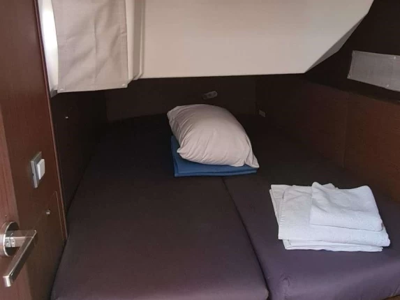 Wynajem Żaglowiec Bénéteau z patentem 