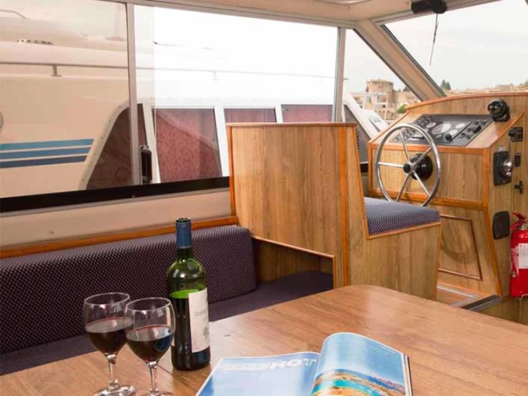 Wynajem Motorówka Le Boat z patentem 